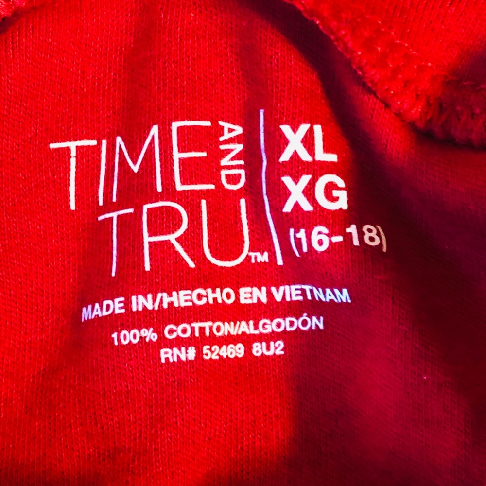 Red TurtleNeck - Picture 4 of 4